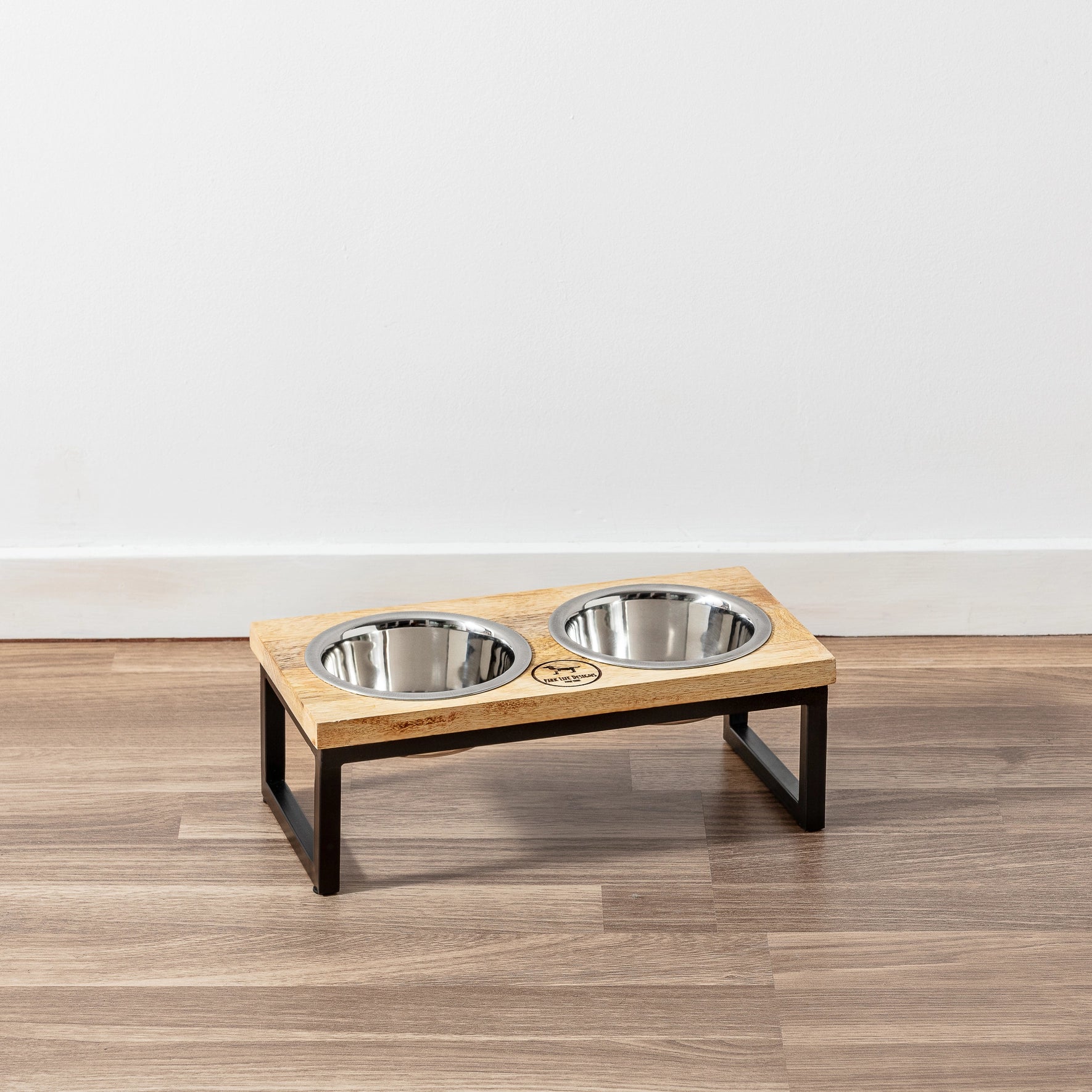 Elevated Double Dog Bowl Set – Non-Slip Feeding Station